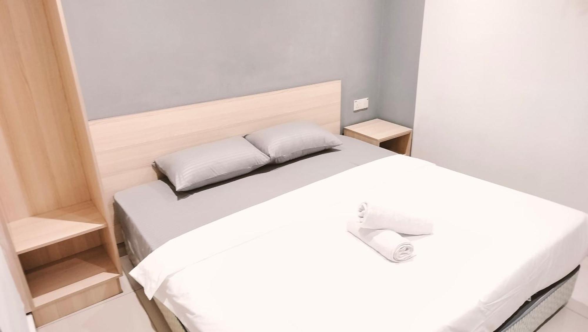 Pillows Plus Damansara Inn Петалінг-Джая Екстер'єр фото